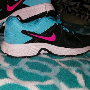 Nike motion fit sneakers